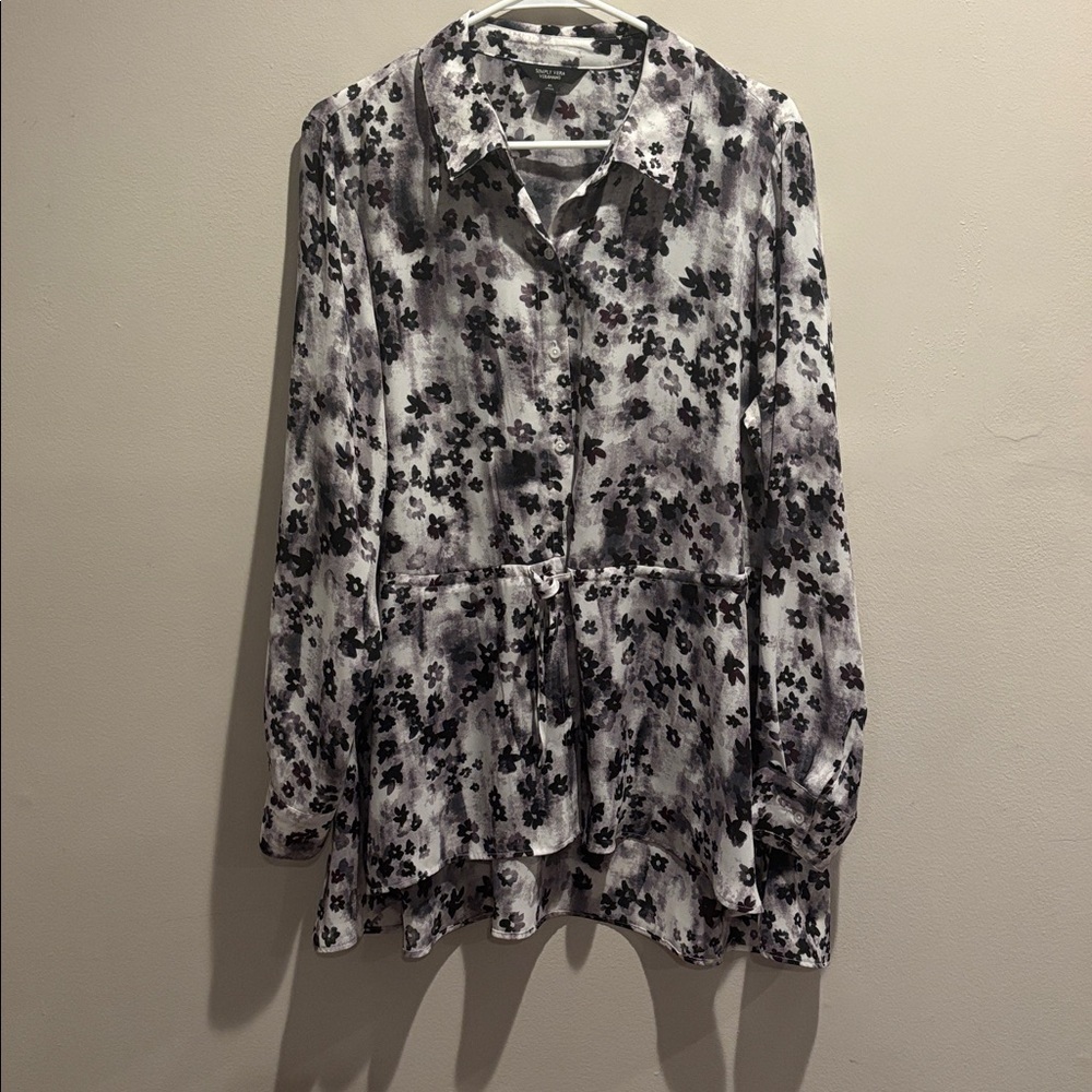 Simply Vera Vera Wang Black and Gray Floral Top